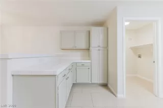 Photo #5: 2130292 Listing