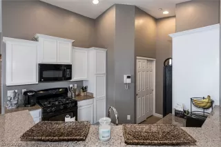 Photo #4: 2130321 Listing 