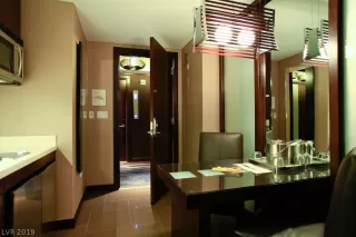 Photo #5: 2130353 Listing