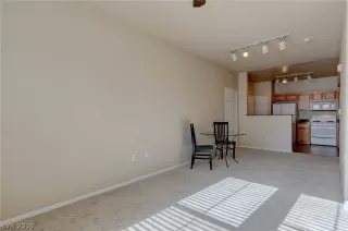 Photo #3: 2130372 Listing