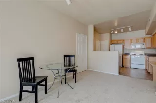 Photo #5: 2130372 Listing