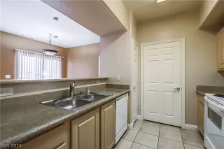 Photo #3: 2130454 Listing