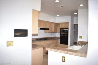 Photo #5: 2130508 Listing 