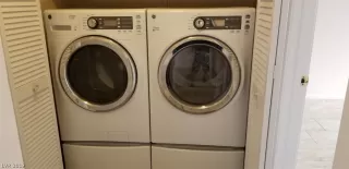 Photo #4: 2130522 Listing 