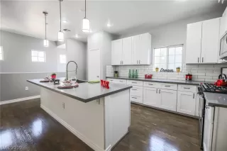 Photo #1: 2130590 Listing 