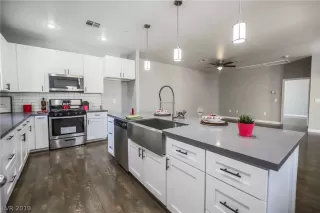 Photo #2: 2130590 Listing 