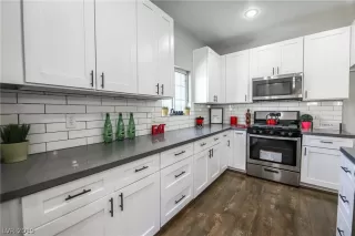 Photo #4: 2130590 Listing 