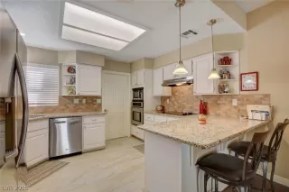 Photo #3: 2130625 Listing 