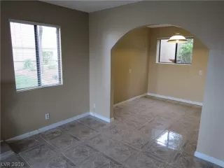 Photo #5: 2130710 Listing