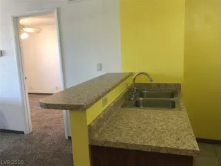 Photo #4: 2130746 Listing