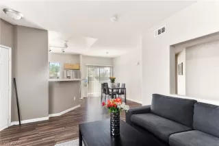 Photo #2: 2130762 Listing