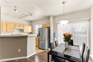 Photo #5: 2130762 Listing