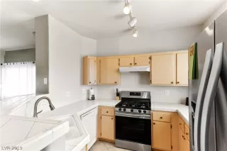 Photo #6: 2130762 Listing