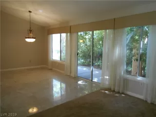 Photo #5: 2130847 Listing