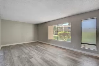 Photo #3: 2130898 Listing