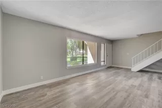 Photo #4: 2130898 Listing