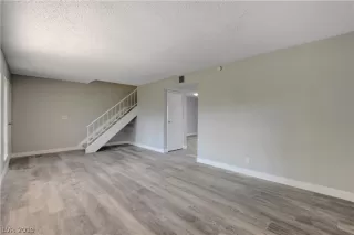 Photo #5: 2130898 Listing