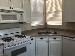 Photo #6: 2130902 Listing 