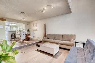 Photo #1: 2130978 Listing