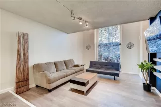 Photo #2: 2130978 Listing