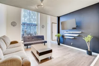 Photo #3: 2130978 Listing