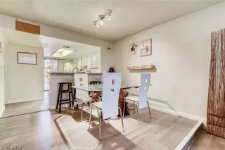 Photo #4: 2130978 Listing