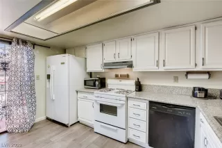 Photo #6: 2130978 Listing