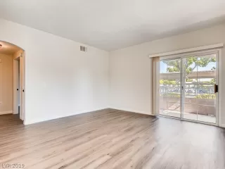 Photo #2: 2130991 Listing