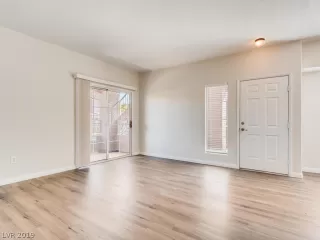 Photo #3: 2130991 Listing