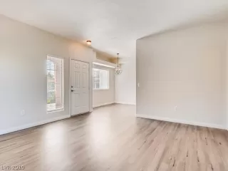 Photo #4: 2130991 Listing