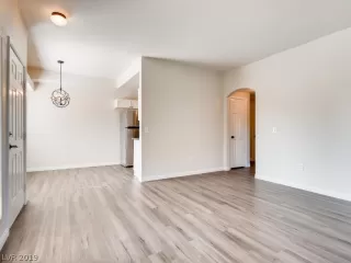 Photo #5: 2130991 Listing