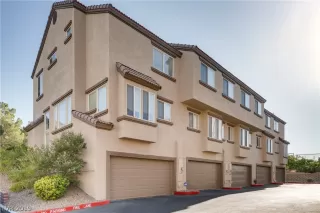 Photo #2: 2131034 Listing