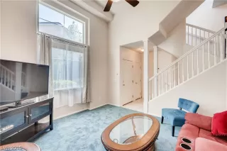 Photo #5: 2131034 Listing