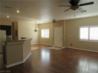 Photo #5: 2131049 Listing