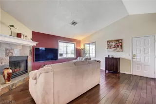 Photo #4: 2131106 Listing 