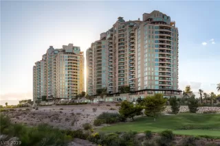 Photo #2: 2131179 Listing