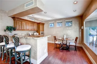 Photo #6: 2131179 Listing