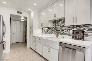 Photo #1: 2131308 Listing