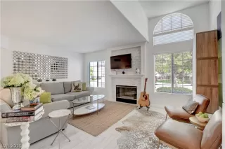 Photo #5: 2131308 Listing