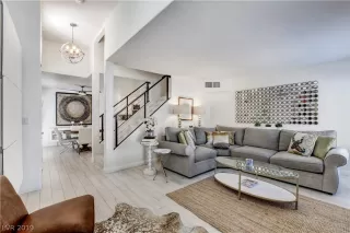 Photo #6: 2131308 Listing