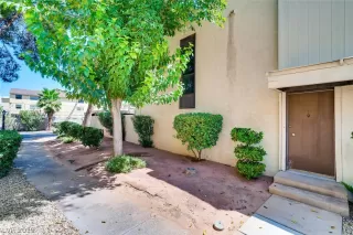 Photo #2: 2131435 Listing