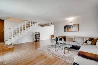 Photo #5: 2131435 Listing