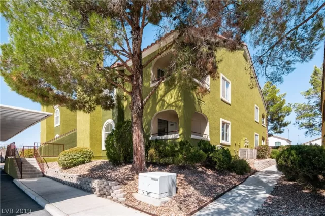 MLS: 2131572 Condo For Sale