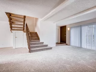 Photo #3: 2131617 Listing