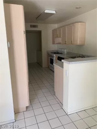 Photo #4: 2131677 Listing