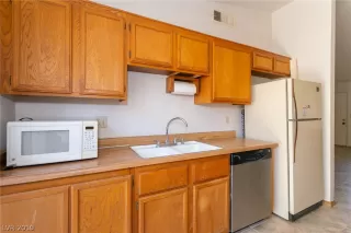 Photo #5: 2131718 Listing