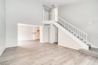 Photo #4: 2131719 Listing