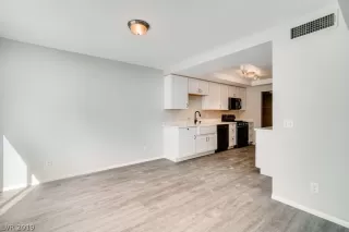 Photo #5: 2131719 Listing