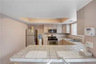 Photo #4: 2131800 Listing 