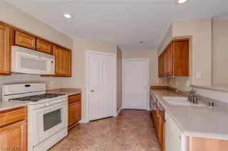 Photo #6: 2131837 Listing 